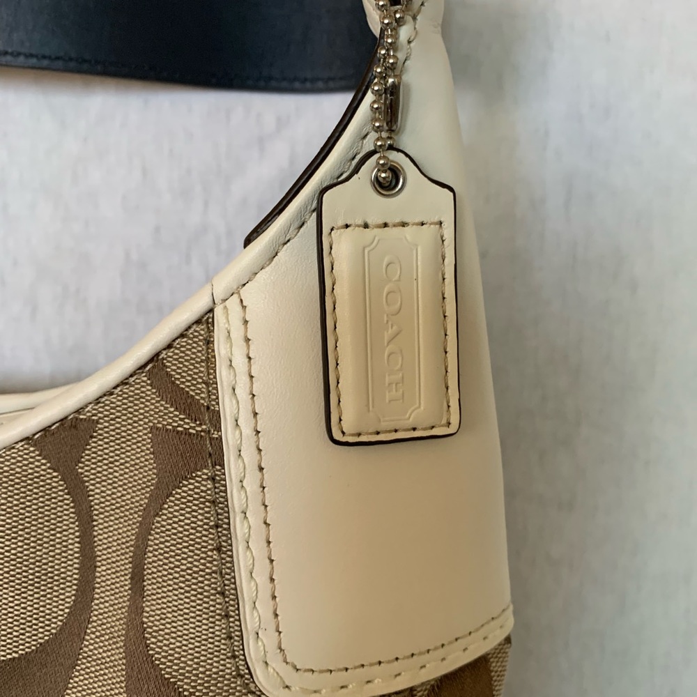 Authentic Coach leather hobo style shoulder bag. - Picture 5 of 11